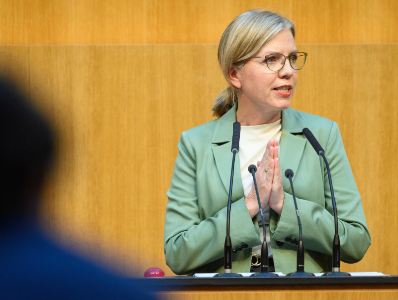 Am Rednerinnenpult: Nationalratsabgeordnete Leonore Gewessler (GRÜNE)