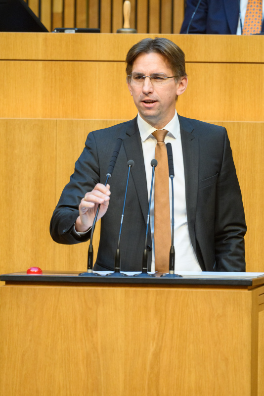 Am Rednerpult: Nationalratsabgeordneter Joachim Schnabel (ÖVP)