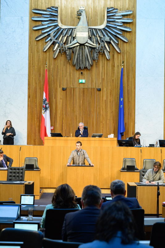 Am Rednernpult: Nationalratsabgeordneter Maximilian Weinzierl (FPÖ)