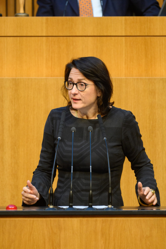 Am Rednerinnenpult: Nationalratsabgeordnete Gudrun Kugler (ÖVP)