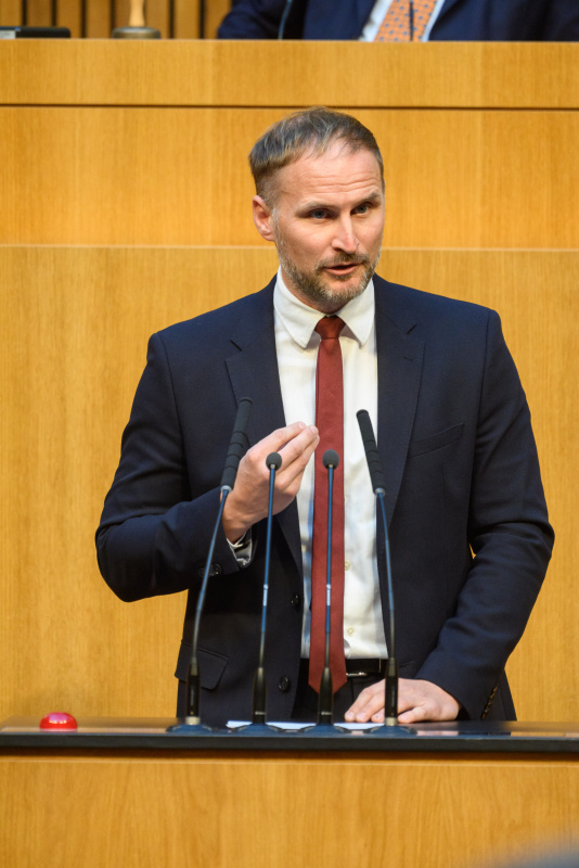 Am Rednerpult: Nationalratsabgeordneter Janos Juvan (NEOS)