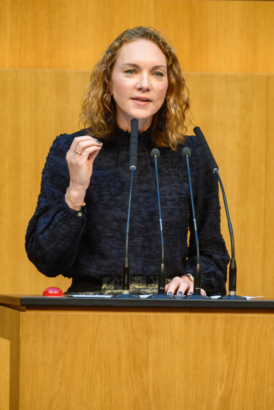 Am Rednerinnenpult: Nationalratsabgeordnete Pia Maria Wieninger (SPÖ)
