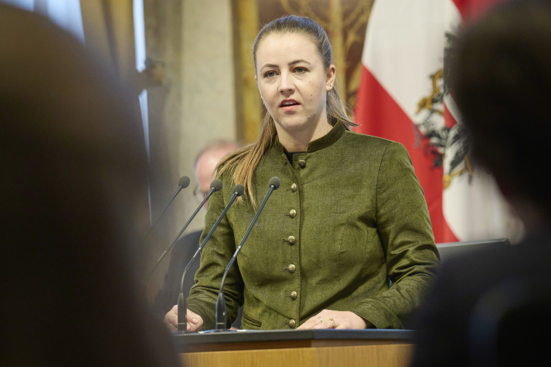 Am Rednerinnenpult Bundesrätin Bernadette Geieregger (ÖVP)