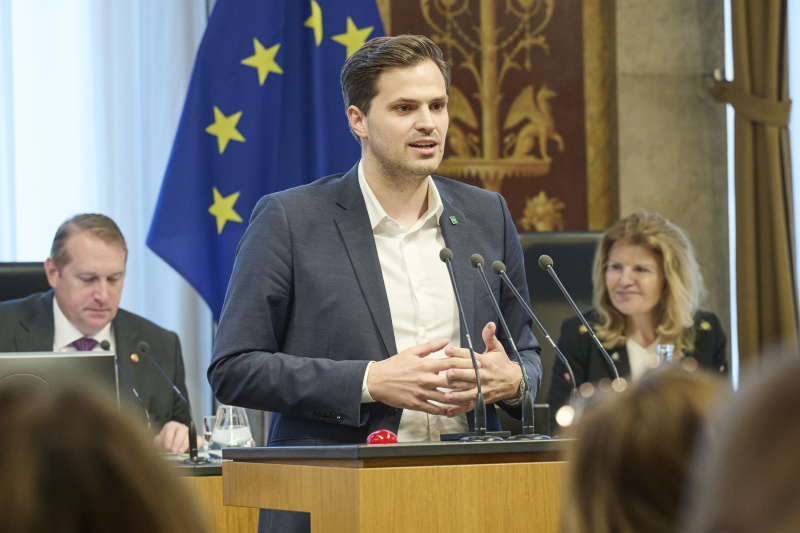 Am Rednerpult Bundesrat Sebastian Stark (ÖVP)