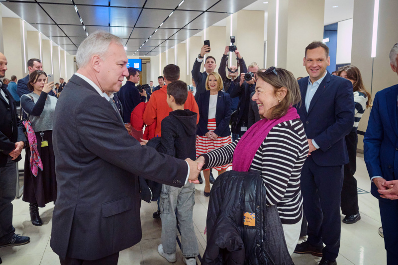 Von links: Nationalratspräsident Walter Rosenkranz (FPÖ) begrüßt die ersten Gäste