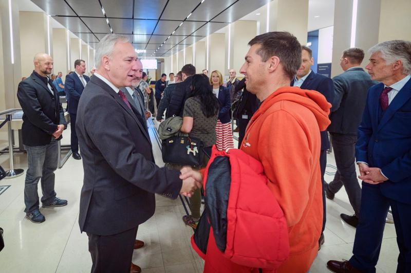 Von links: Nationalratspräsident Walter Rosenkranz (FPÖ) begrüßt die ersten Gäste