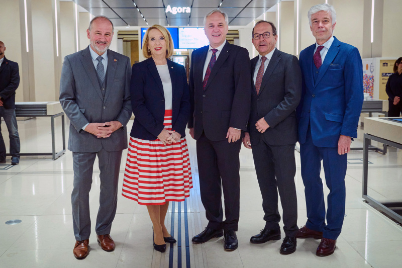 Von links: Bundesratspräsident Peter Samt (FPÖ), Dritte Nationalratspräsidentin Doris Bures (SPÖ), Nationalratspräsident Walter Rosenkranz (FPÖ), Zweiter Nationalratspräsident Peter Haubner (ÖVP), Parlamentsdirektor Harald Dossi