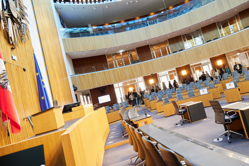 Besucherinnen und Besucher im Nationalratssaal