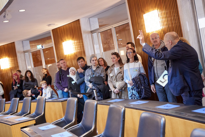 Besucherinnen und Besucher im Nationalratssaal