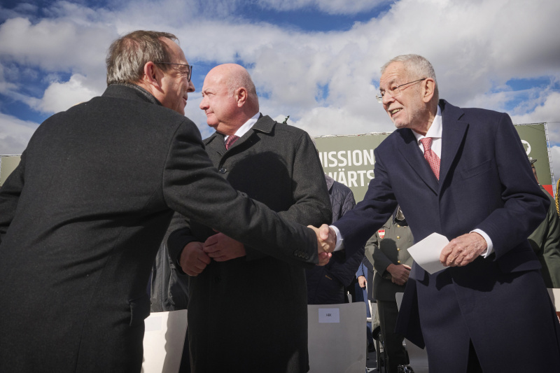 Von links: Zweiter Nationalratspräsident Peter Haubner (ÖVP), Bundeskanzler Christian Stocker (ÖVP), Bundespräsident Alexander Van der Bellen
