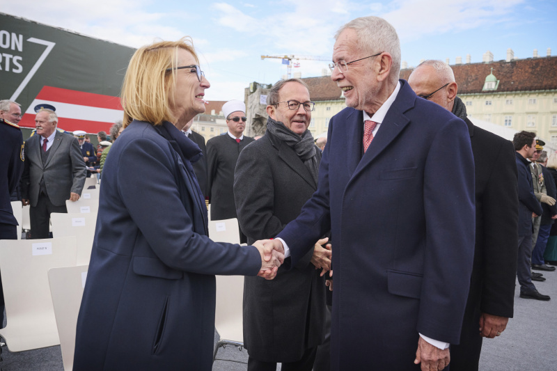Von links: Dritte Nationalratspräsidentin Doris Bures (SPÖ), Zweiter Nationalratspräsident Peter Haubner (ÖVP), Bundespräsident Alexander Van der Bellen