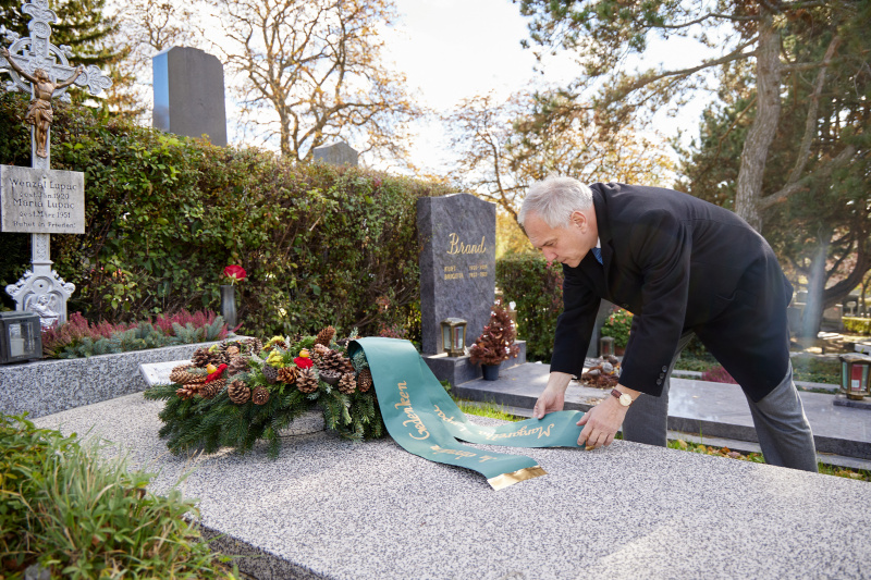 Nationalratspräsident Walter Rosenkranz (FPÖ) bei der Kranzniederlegung