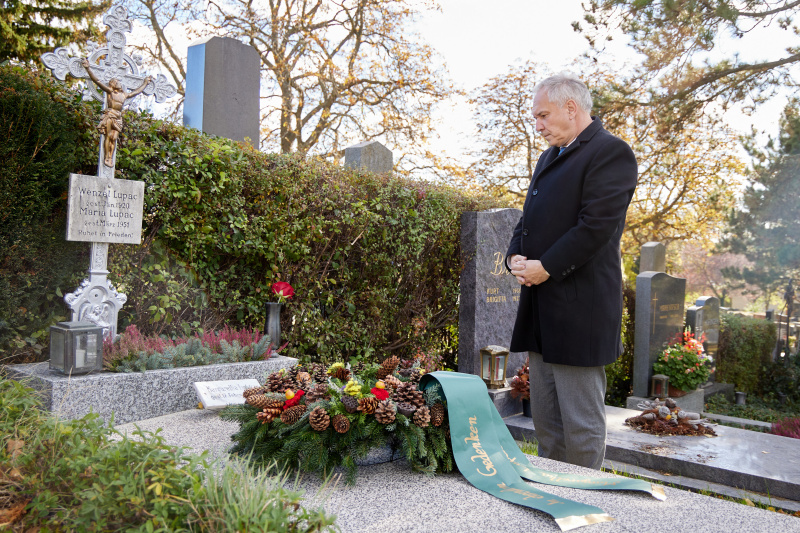 Nationalratspräsident Walter Rosenkranz (FPÖ) bei der Kranzniederlegung