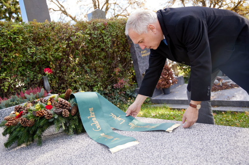 Nationalratspräsident Walter Rosenkranz (FPÖ) bei der Kranzniederlegung