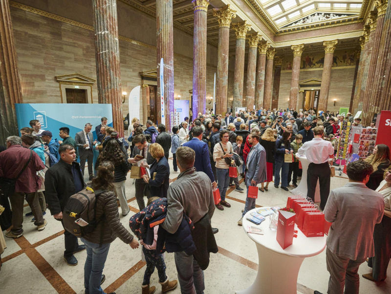 Besucherinnen und Besucher