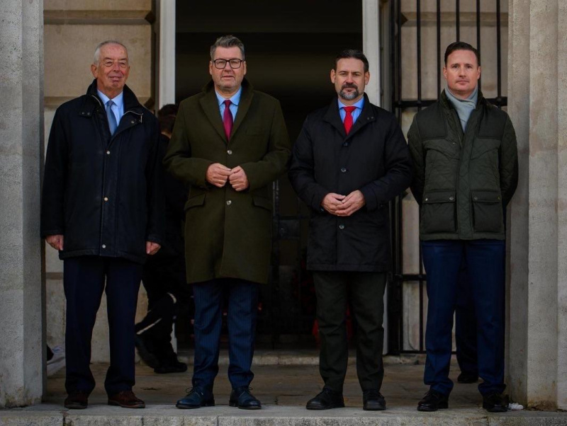 Vorsitzender PBHK Abg. z. NR Mag. Friedrich Ofenauer, Vorsitzender PBHK Abg. z. NR Robert Laimer, Mitglied PBHK Abg. z. NR Ing. Mag. Volker Reifenberger sowie Ltr BürPBHK MinR Mag. Karl Schneemann nahmen an der Angelobung von mehr als 1.000 Rekruten und 15 Rekrutinnen am Nationalfeiertag, dem 26. Oktober 2025, am Heldenplatz teil. Im Zuge dessen fand die traditionelle Leistungsschau des Bundesheeres statt