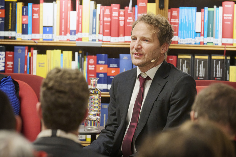 Anmoderation und Begrüßung Abteilungsleiter Bibliothek & Archiv Parlamentsdirektion Holger Böck