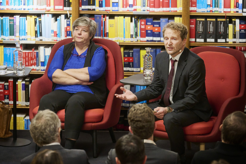 Von links: Historikerin und Mitarbeiterin des Dokumentationsarchivs des österreichischen Widerstandes Claudia Kuretsidis-Haider, Abteilungsleiter Bibliothek & Archiv Parlamentsdirektion Holger Böck