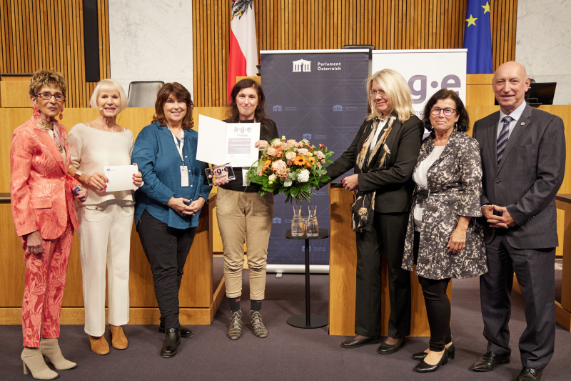 Kategorie 1 Medien. Von links: Präsidentin des Österreichischen Seniorenrates Ingrid Korosec, Heilwig Pfanzelter, Martina Rupp Journalistin, Gewinnerin Constanze Griessler (Dokumentation: "X Y Z – Die Generationenlüge"), Generalsekretärin des Österreichischen Journalisten Clubs Barbara Meister, Präsidentin des Österreichischen Seniorenrates Birgit Gerstorfer, Präsident des Österreichischen Journalisten Clubs Christian Stöger