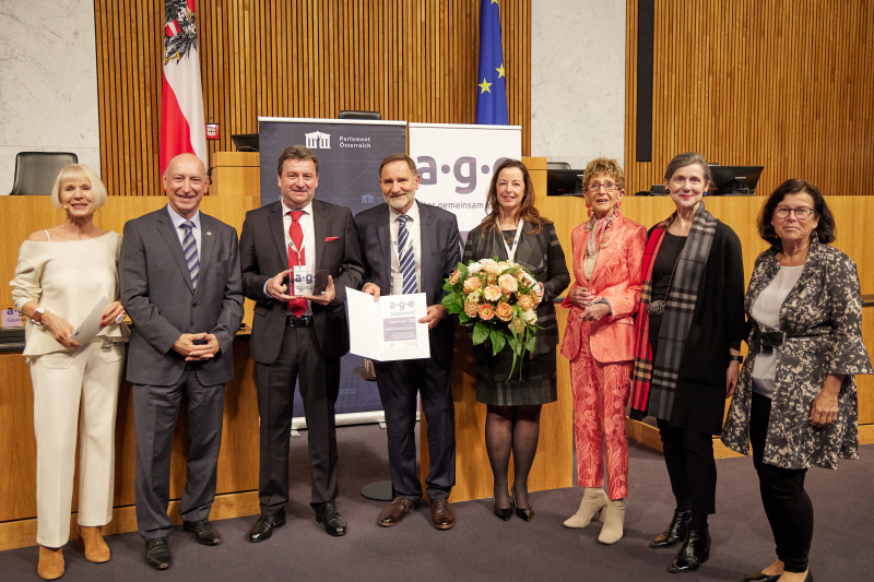 Kategorie 2 Arbeitswelt. Von links: Heilwig Pfanzelter, Präsident des Österreichischen Journalisten Clubs Christian Stöger, Geschäftsführer Canon Medical Systems GesmbH Andreas Pangratz, Werner Schatzl, Gewinnerin Alexandra Schmatz (Beitrag: "Technik braucht Menschen - Gelebter Generationendialog und Wertschätzung des Alters"), Präsidentin des Österreichischen Seniorenrates Ingrid Korosec, Geschäftsführende Gesellschafterin Inara GmbH Brigitta Schwarzer, Präsidentin des Österreichischen Seniorenrates Birgit Gerstorfer