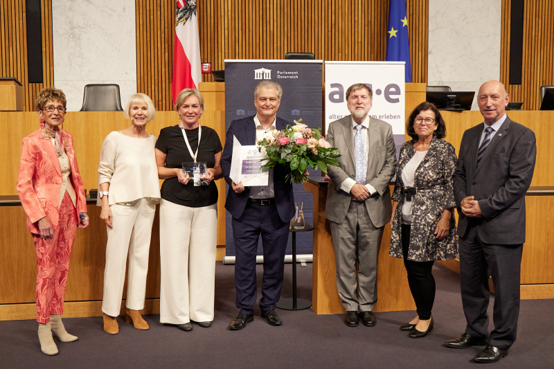 Kategorie 3 Gesellschaft. Von links: Präsidentin des Österreichischen Seniorenrates Ingrid Korosec, Heilwig Pfanzelter, Gewinner Jörg Schaden (Beitrag: „Neues Altern – Selbstbestimmt. Erfüllt. Vernetzt“), Leiter des Kompetenzzentrum Gerontologie und Gesundheitsforschung an der Karl Landsteiner Privatuniversität für Gesundheitswissenschaften Franz Kolland, Präsidentin des Österreichischen Seniorenrates Birgit Gerstorfer, Präsident des Österreichischen Journalisten Clubs Christian Stöger
