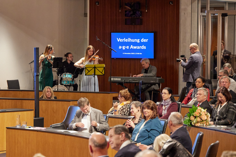 Musik: "Little Big Family"