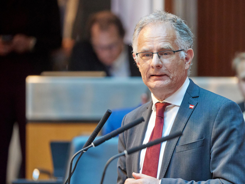 Regierungsbank. Stellungnahme Finanzminister Markus Marterbauer (SPÖ)