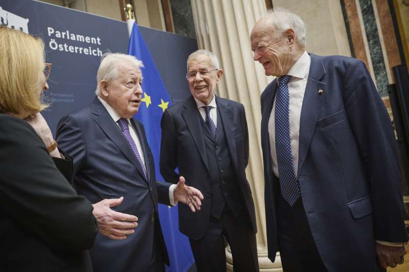 Von links: Dritte Nationalratspräsidentin Doris Bures (SPÖ), Bundeskanzler a. D. Franz Vranitzky, Bundespräsident Alexander Van der Bellen, Präsident des Nationalrates a. D. Andreas Khol
