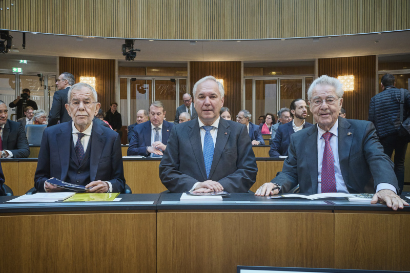 Von links: Bundespräsident Alexander Van der Bellen, Nationalratspräsident Walter Rosenkranz (FPÖ), Bundespräsident a. D. Heinz Fischer