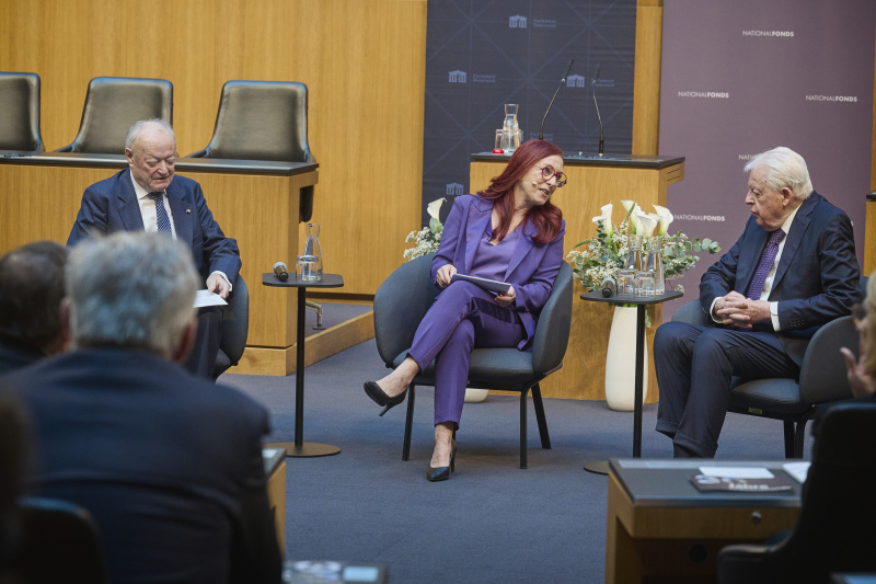 Gespräch. Von links: Präsident des Nationalrates a. D. Andreas Khol, Vorständin des Nationalfonds der Republik Österreich für Opfer des Nationalsozialismus Hannah Lessing, Bundeskanzler a. D. Franz Vranitzky