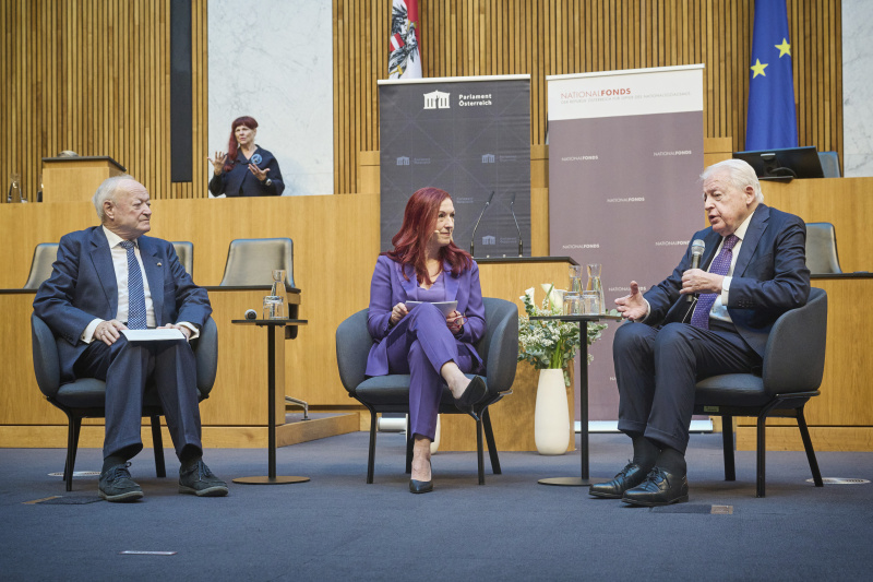 Gespräch. Von links: Präsident des Nationalrates a. D. Andreas Khol, Vorständin des Nationalfonds der Republik Österreich für Opfer des Nationalsozialismus Hannah Lessing, Bundeskanzler a. D. Franz Vranitzky