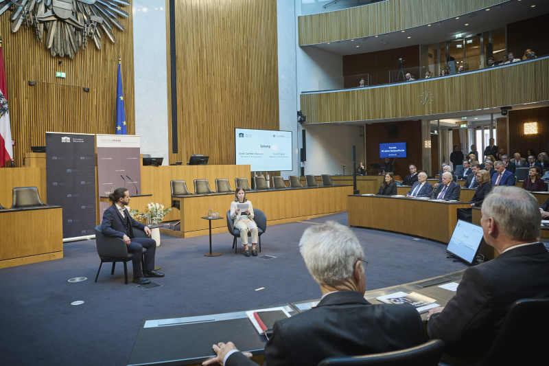 Lesung. Von links: Yuval Yaari, Sarah Gärtner-Horvath