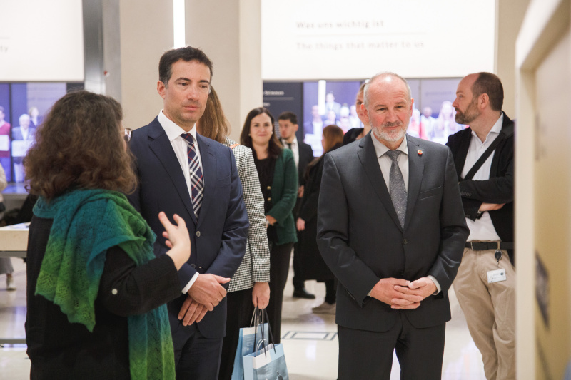 Führung. Von rechts: Bundesratspräsident Peter Samt (FPÖ), Schweizer Ständeratspräsident Andrea Caroni