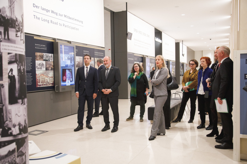 Führung. Von links: Schweizer Ständeratspräsident Andrea Caroni, Bundesratspräsident Peter Samt (FPÖ)