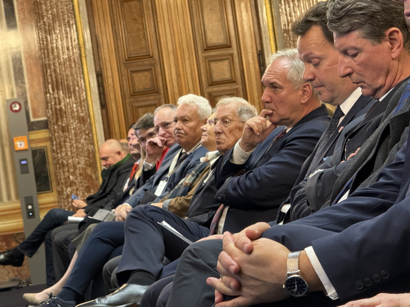 Von rechts: Nationalratsabgeordneter Norbert Nemeth (FPÖ), Nationalratsabgeordneter Gerhard Kaniak (FPÖ), Nationalratspräsident Walter Rosenkranz (FPÖ)