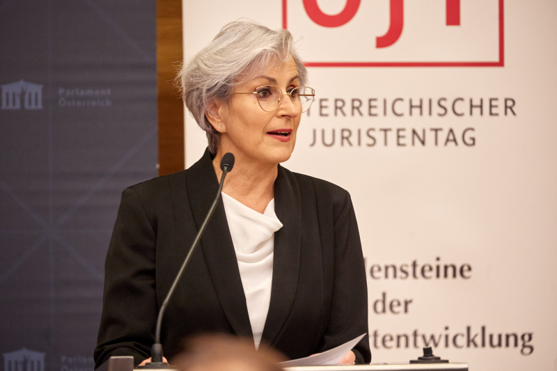 Grußworte Justizministerin Anna Sporrer (SPÖ)