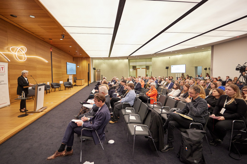 Grußworte Justizministerin Anna Sporrer (SPÖ)