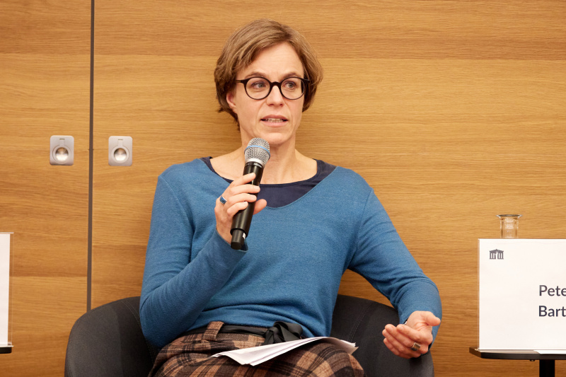 Podiumsdiskussion. Richterin des BG Meidling, Fachgruppe Außerstreit- und Familienrecht der Vereinigung Österreichischer Richterinnen und Richter Christine Miklau