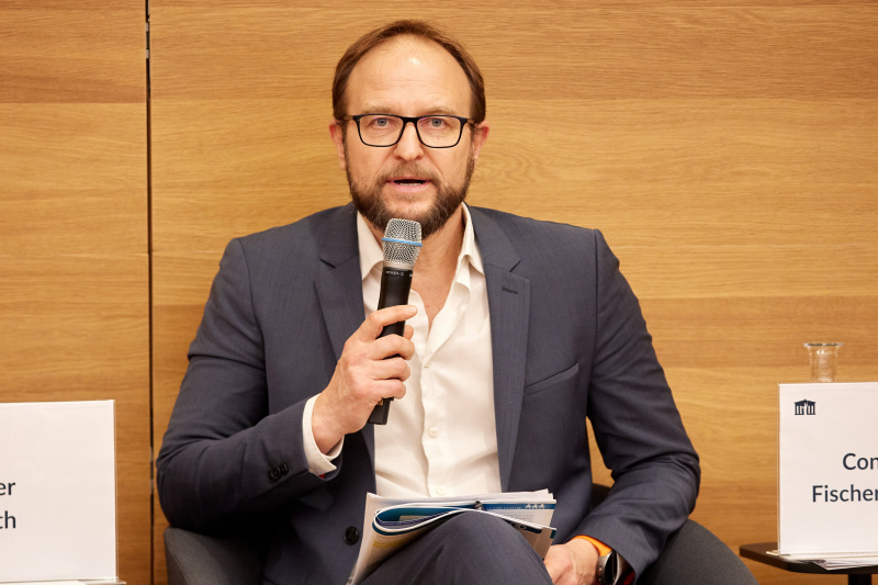 Podiumsdiskussion. Leitender Staatsanwalt, Leiter der Abteilung I 1 - Familien-, Personen- und Erbrecht im Bundesministerium für Justiz Peter Barth