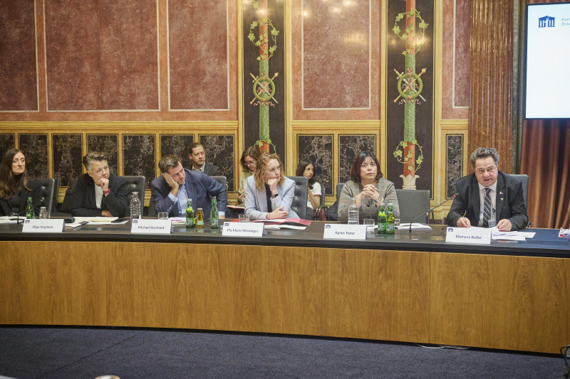 Von links: Nationalratsabgeordnete Olga Voglauer (GRÜNE), Nationalratsabgeordneter Michael Bernhard (NEOS), Nationalratsabgeordnete Pia Maria Wieninger (SPÖ), Nationalratsabgeordnete Agnes Totter (ÖVP), Bundesrat Klemens Kofler (FPÖ)