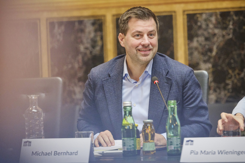 Statements der Bereichssprecherinnen und Bereichssprecher für Volksgruppen der Parlamentsfraktionen. Nationalratsabgeordneter Michael Bernhard (NEOS)