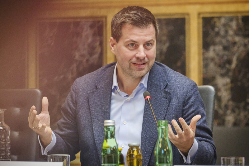 Statements der Bereichssprecherinnen und Bereichssprecher für Volksgruppen der Parlamentsfraktionen. Nationalratsabgeordneter Michael Bernhard (NEOS)