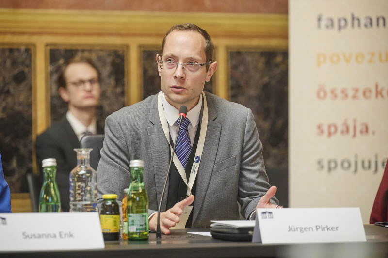 Inhaltliche Einführung Kurator Jürgen Pirker