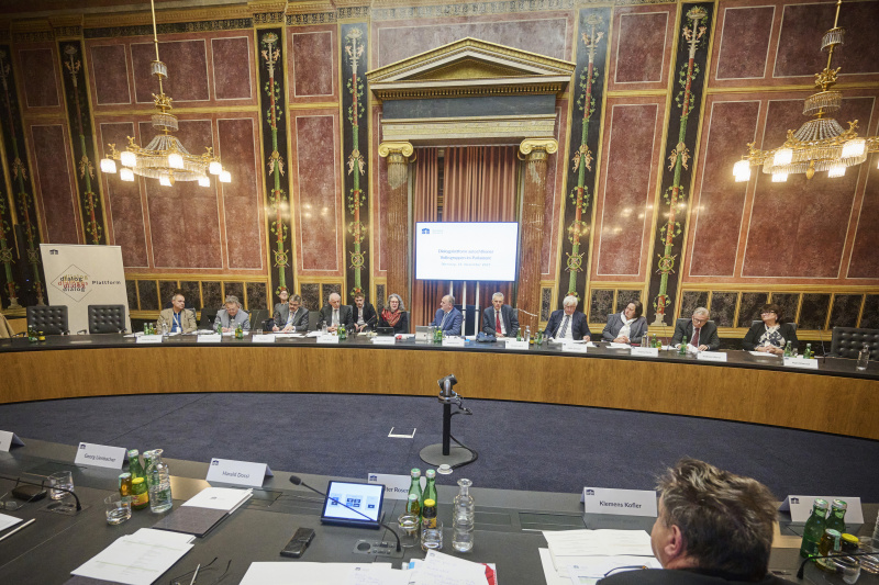 Vertreterinnen und Vertreter der autochthonen Volksgruppen