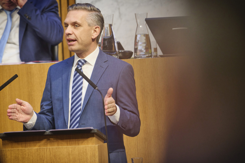 Am Rednerpult: Wirtschaftsminister Wolfgang Hattmannsdorfer (ÖVP)