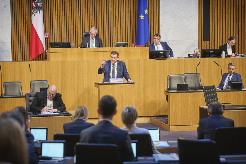 Am Rednerpult: Nationalratsabgeordneter Michael Fürtbauer (FPÖ)