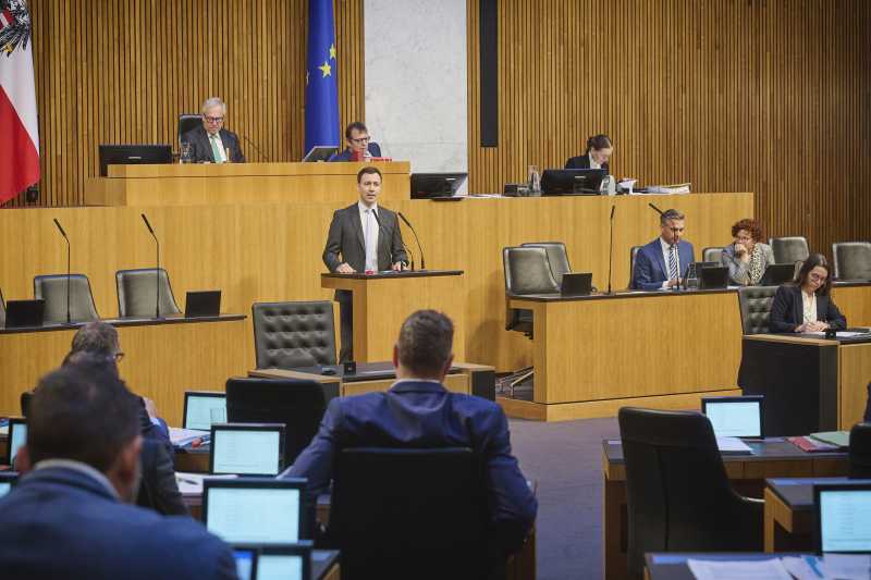 Am Rednerpult: Nationalratsabgeordneter Nico Marchetti (ÖVP)