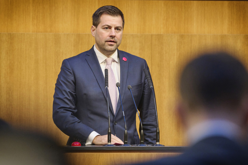 Am Rednerpult: Nationalratsabgeordneter Michael Bernhard (NEOS)