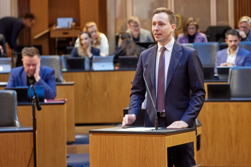 Fragesteller Nationalratsabgeordneter Nico Marchetti (ÖVP)