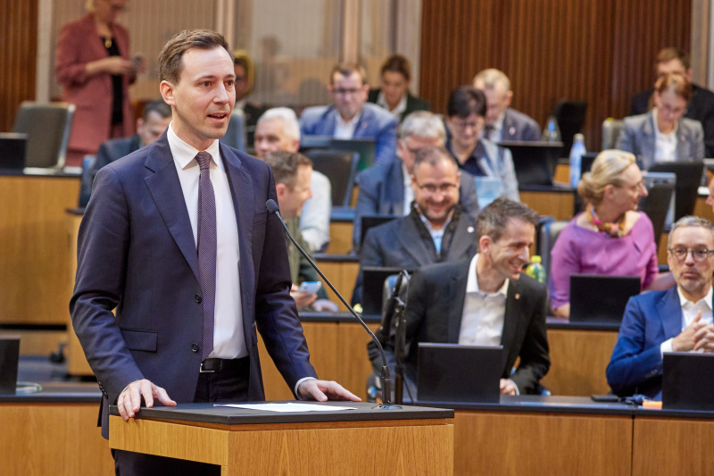 Fragesteller Nationalratsabgeordneter Nico Marchetti (ÖVP)